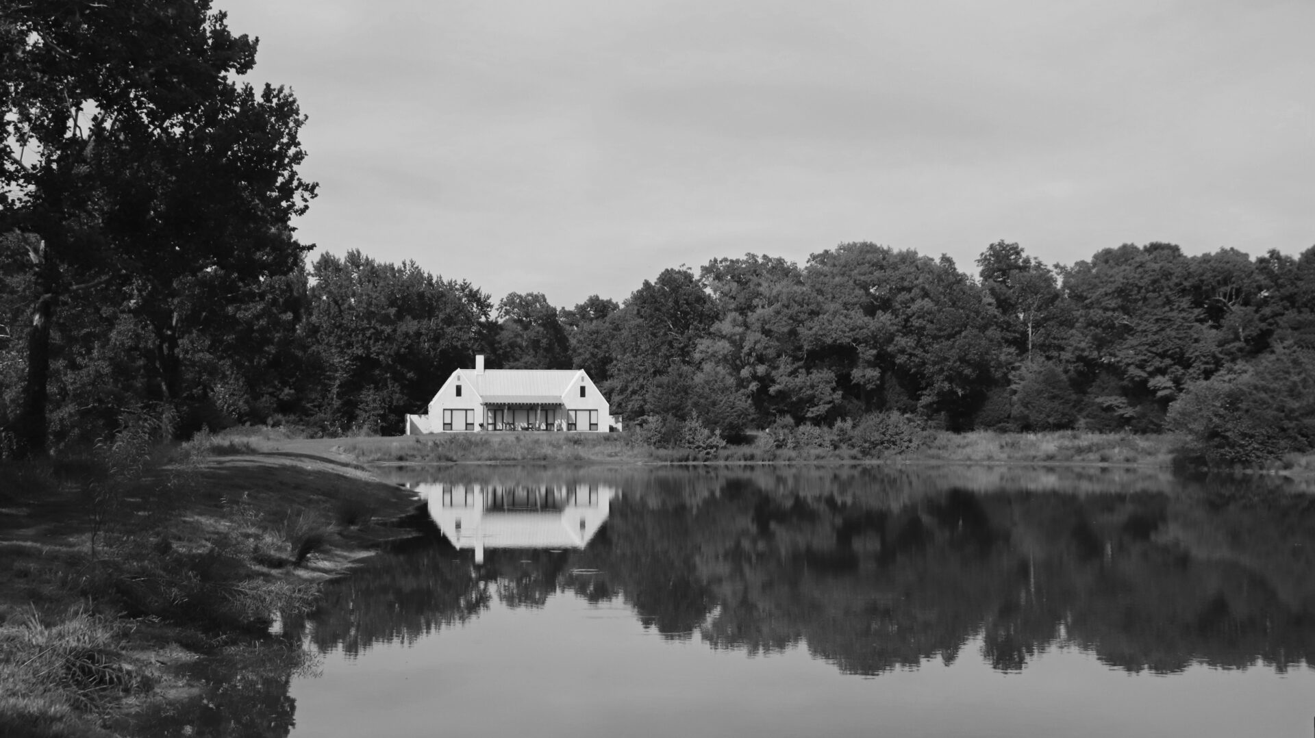 A house sitting on the edge of a lake.