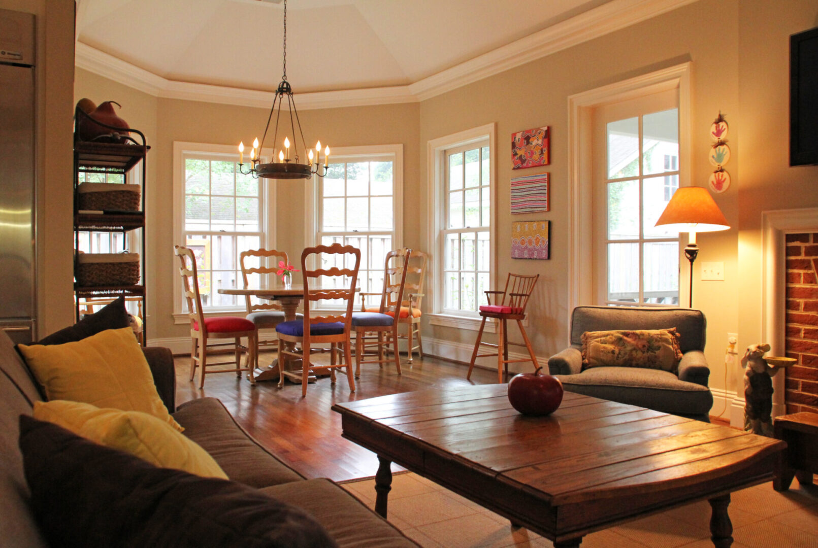 A living room with furniture and windows in it