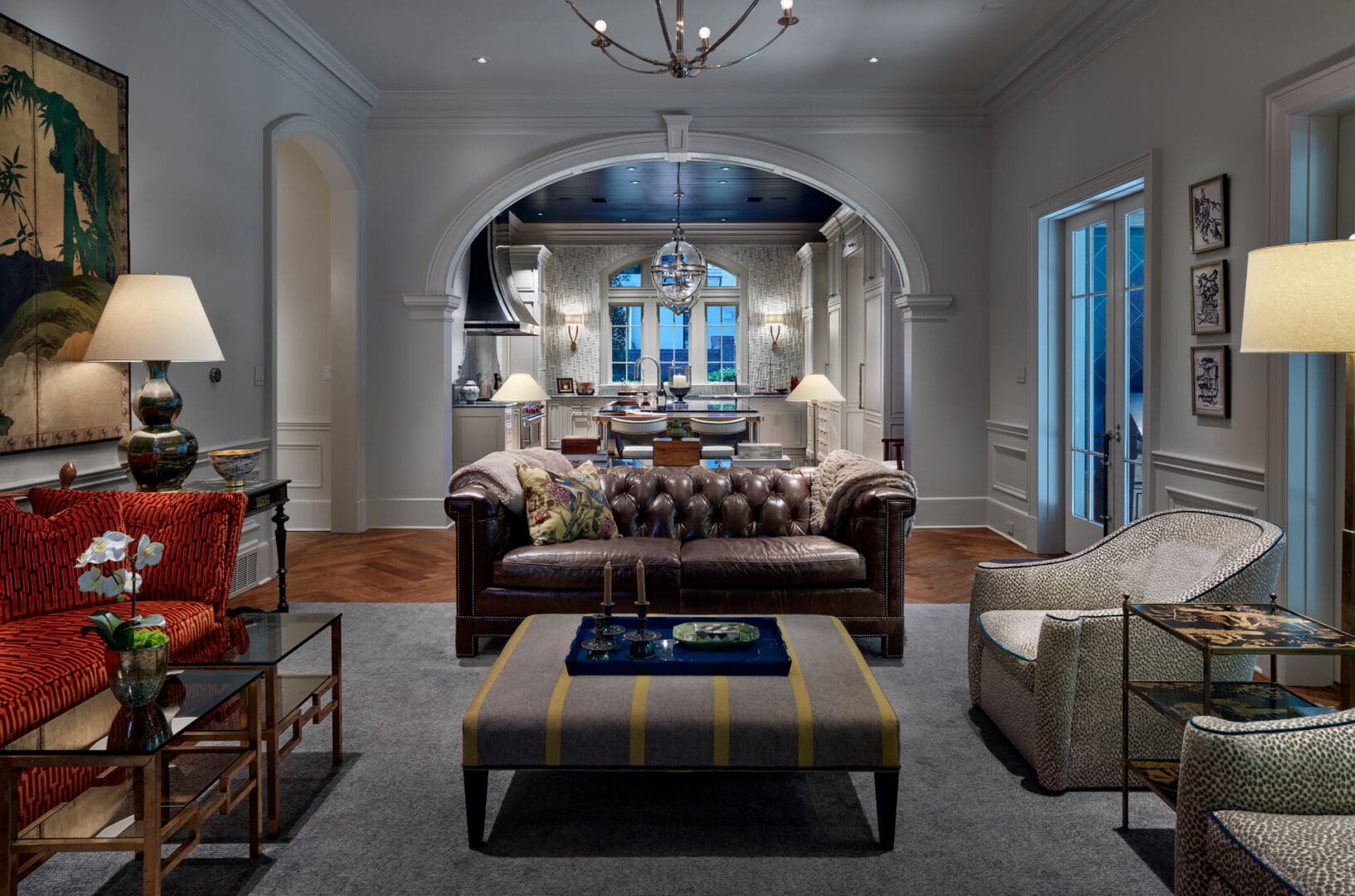 A living room with couches, tables and lamps.